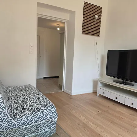 Maison Au Calme Avec Parking Сasa de vacaciones *